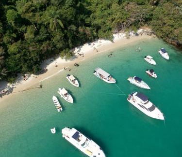 Parque das Palmeiras Boat Rental | Privilège Passeio de Lancha em Angra dos Reis e Ilha Grande