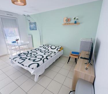 Bussy-Saint-Georges Apartment | Proche Disney Paris Appartement cosy et familial pour 4 Pers-Wifi-Parking Privé