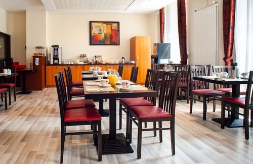 Dinan Apartment | Proche du Centre | Piscine Extérieure Chauffée