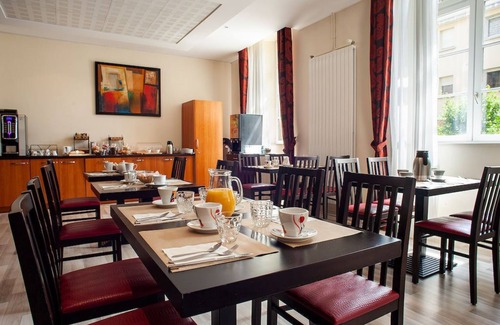 Dinan Apartment | Proche du Centre | Piscine Extérieure Chauffée
