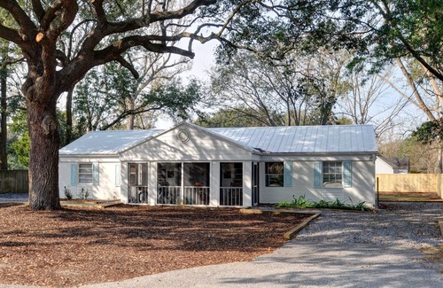 Mount Pleasant Villa | *PROFESSIONALLY CLEANED COASTAL Beach Chic Coastal Villa! Clean w/Large Yard!