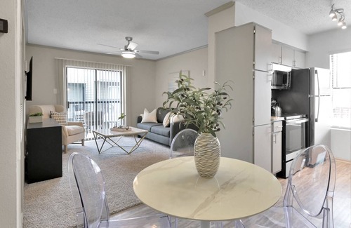 Webster Apartment | Professionally DecoratedlShared PoollFitness CenterlPrivate Balcony|Close to I-45|Onsite Laundry
