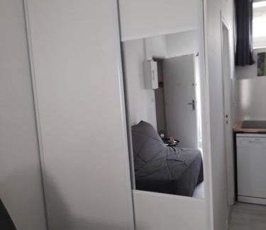 Courseulles-sur-Mer Apartment | Promo Studio Wi-Fi à Courseulles-sur-Mer au 1er étage