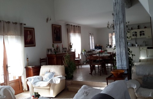 Lagnes House | Provencal house with swimming pool, summer kitchen, wooded grounds, not overlooked