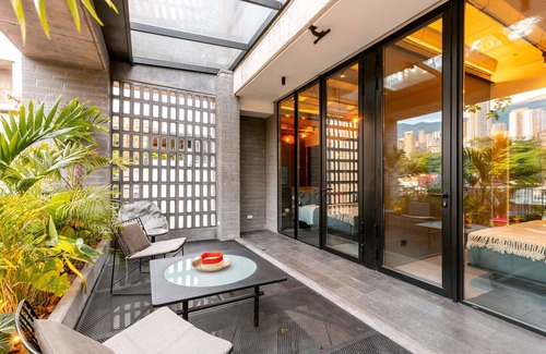 Lalinde Apartment | Provenza Penthouse Jacuzzi AC Steam Shower