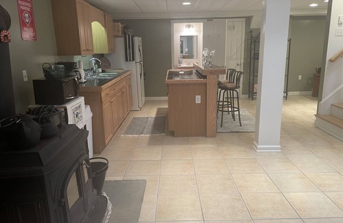 Park Forest Village House | PSU Suite - 4 miles from campus