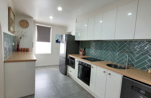 Port Macdonnell House | Pt Mac Beach House - Seafront Views, Central, Super Cute and Pets are Welcome!