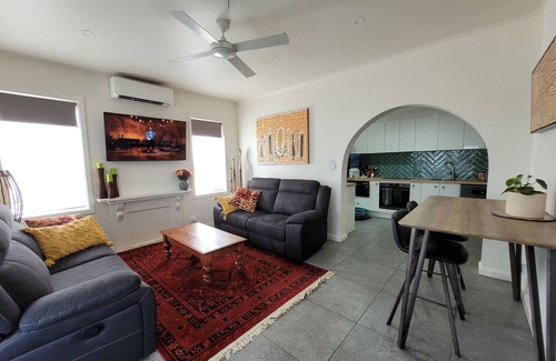 Port Macdonnell House | Pt Mac Beach House - Seafront Views, Central, Super Cute and Pets are Welcome!