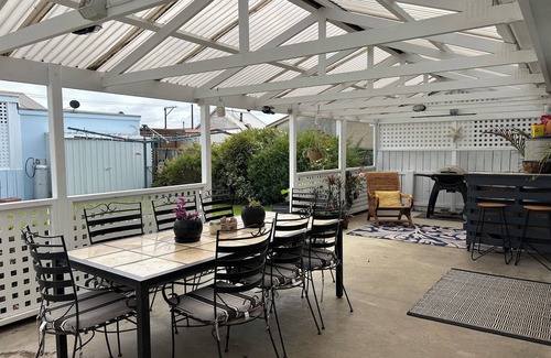 Port Macdonnell House | Pt Mac Beach House - Seafront Views, Central, Super Cute and Pets are Welcome!