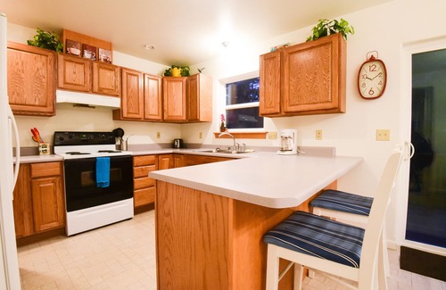Kodiak House | Puffin Perch - Save 50 dollars per day on Car Rental with 4 Day Booking