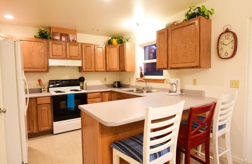 Kodiak House | Puffin Perch - Save 50 dollars per day on Car Rental with 4 Day Booking