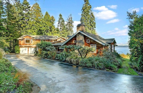 Rollingbay House | Puget Sound View Estate with sprawling yard and beach access