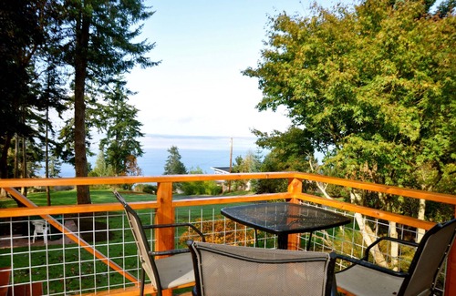 Freeland Apartment | Puget Sound view - dogs welcome