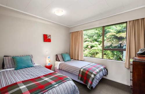 Pukawa House | Pukawa Bay Bach - Fernside