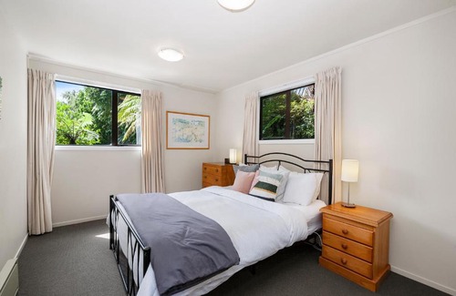 Pukawa House | Pukawa Bay Bach - Fernside