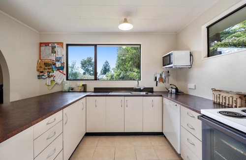 Pukawa House | Pukawa Bay Bach - Fernside