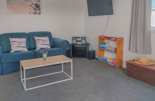 Pukehina Apartment | Pukehina "Beach Rest" - a great base for exploring - sleeps 6