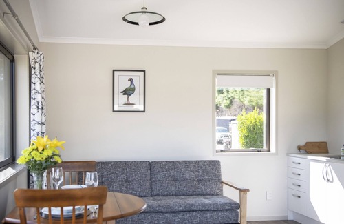 Waiohiki House | PUKEKO LODGE - NAPIER HOLIDAY HOME, with a garden in Napier