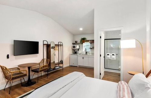Chandler Apartment | Pulehua Studio suite.hōʻoluʻolu