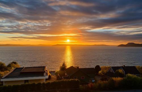 Strand Apartment | Pulpit Rock - Home with balcony & amazing views