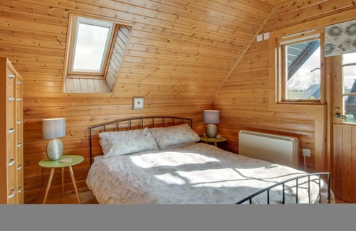 Menai Bridge Ski Chalet | Pumpkin Lodge in Menai Bridge