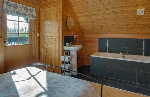 Menai Bridge Ski Chalet | Pumpkin Lodge in Menai Bridge