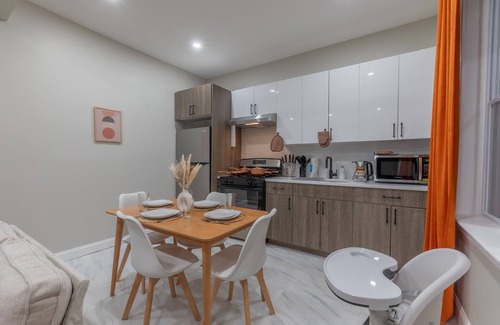 Upper Roseville Apartment | Pumpkin Premise by Airport. 5 beds+Sleeps 8! ✨Book 7 days, Get 20% OFF!✨