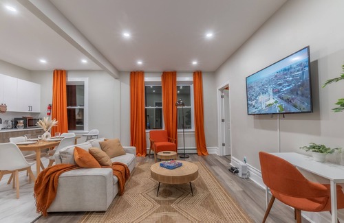 Upper Roseville Apartment | Pumpkin Premise by Airport. 5 beds+Sleeps 8! ✨Book 7 days, Get 20% OFF!✨