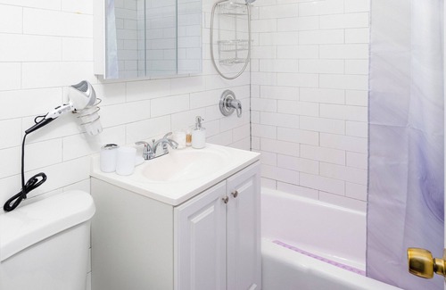 Flatiron District Apartment | Purple Paradise NoMad – 3BD Near Top NYC Attractions