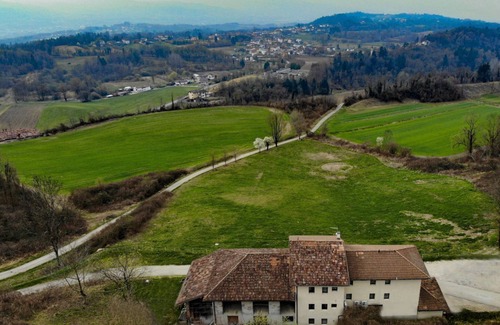 Belluno Apartment | Purple - Room in nature with private bathroom
