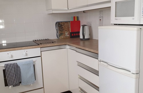 Thamesfield Apartment | Putney, Bright 1 bedroom flat on the river.