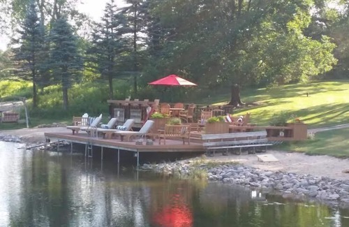 Coloma House | Pvt 35 acre lakefront retreat: LDG sleeps 12- hot tub tennis ct trails and more