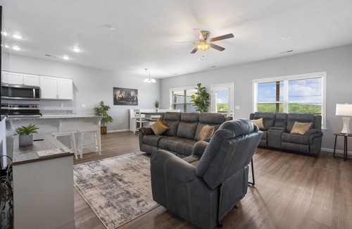 Branson West Condo | Pvt Hot Tub, Golf Course On Site, Ozark Views, Near SDC w Free Tickets!