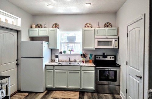 Kiska Beach Apartment | PVT POOL, 2 Br 1 Ba Apt. 1 Street Fr. bch. July special 50%off golfcart.nnnnn
