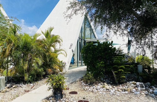 San Carlos Park House | Pyramid Getaway in Southwest Florida