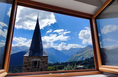Garin Ski Chalet | Pyrenean stone chalet 10 minutes from the ski slopes, ideal for hiking.