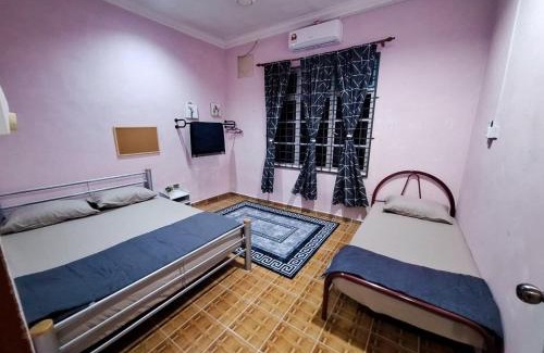 Kampung Gong Datok House | Q's HOMESTAY UNISZA
