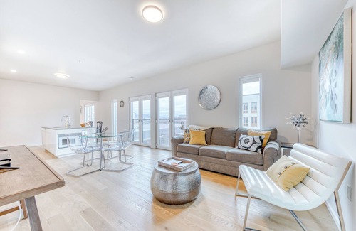 Uptown Apartment | Q21