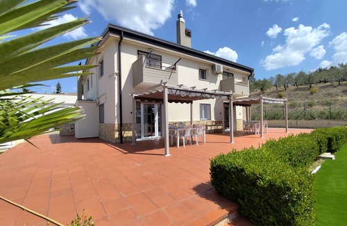Matera Apartment | Quad room-Family-Ensuite with Shower-Garden view