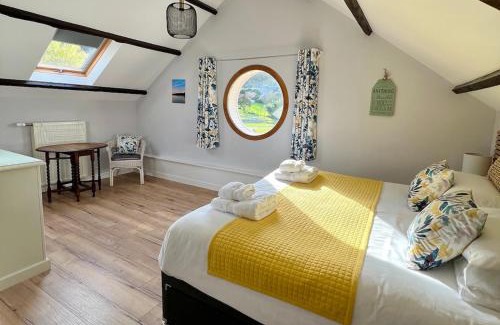 Lehon House | Quai du Val is a Charming Pet and Family Friendly Riverside Gite in Lehon close to Dinan Sleeps 7