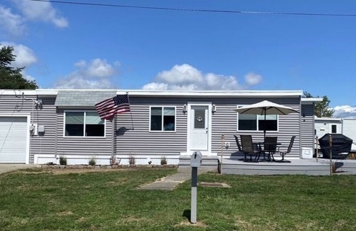 New Bedford House | Quaint 1 Bed 1 bath private beach home. Long term renters welcome for winter!