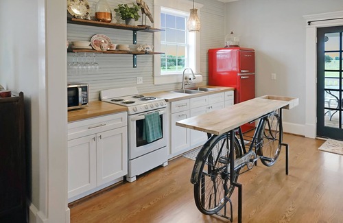 Brenham House | Quaint 1920's Bungalow in a beautiful rural setting.