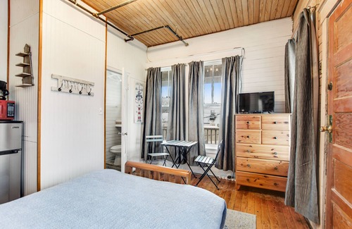 Tybee Island Hotel | Quaint 2nd-floor studio 1 block from the beach with fast WiFi, deck, cable, & AC