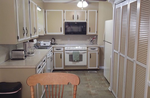 Cayce House | Quaint 3 Bdrm home w/in minutes of USC, Downtown Columbia, Ft Jackson and more