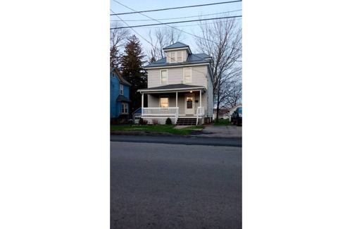Palmyra House | Quaint 3 bedroom house in the heart of Palmyra!