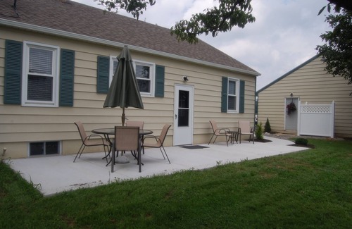 Quarryville Cottage | Quaint & a Big back yard 2-bedroom cottage just 18 minutes from Dutch Wonderland