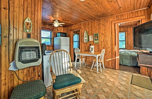 Springville Cabin | Quaint Cabin on Kentucky Lake w/ Resort Perks