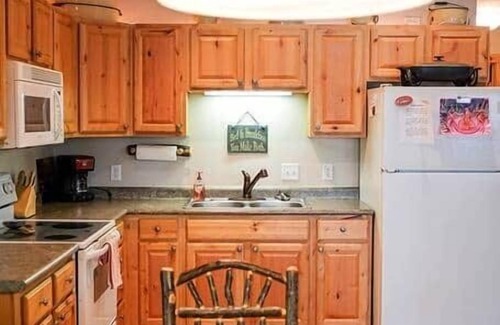 Clam Lake House | Quaint Clam: 2 BR, 1 BA House in Clam Lake, Sleeps 6