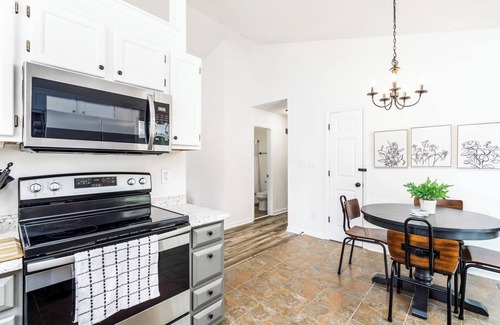 Holly Springs Cottage | Quaint Cottage of Holly Springs