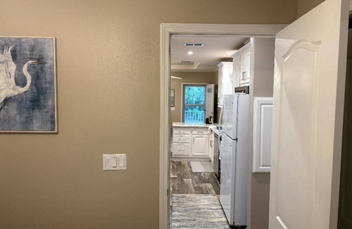 Crystal River Cottage | Quaint cottage tucked away in Crystal River. 1 Bedroom 1 Bath.